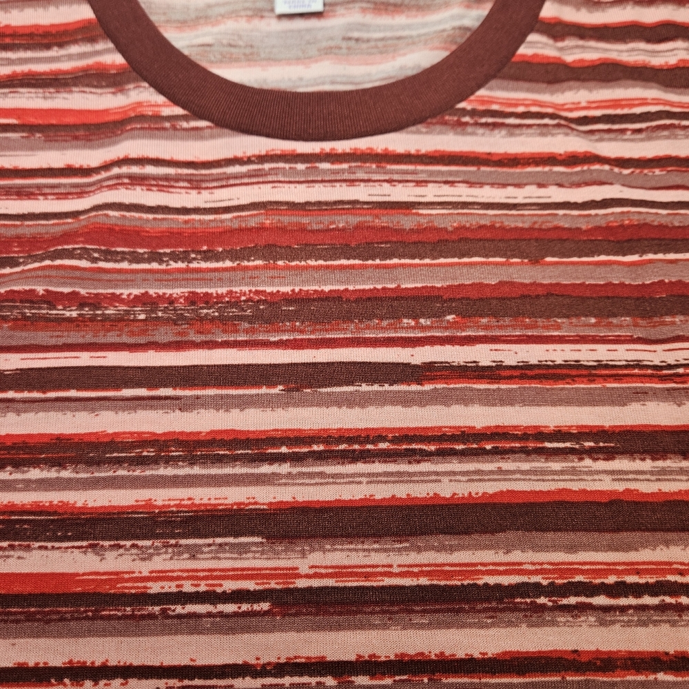 LuLaRoe Hudson Long Sleeve Tee. Unisex Fit. Gorgeous Red Stripe. Size Large.